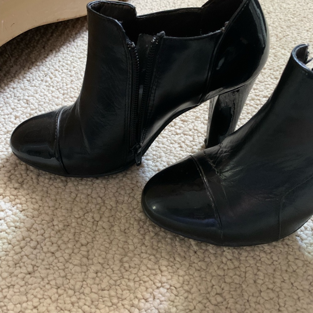 Black Basic Heals, But Extremely Comfortable-Peta… - image 2